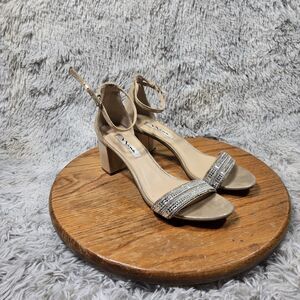 Nina Elenora Womens Size 9.5M Fy Embellished Sandal True Silver Heels Retail 89$